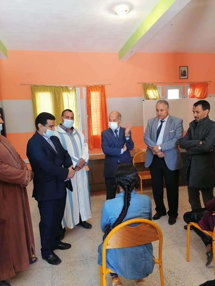عامل إقليم السمارة يعطى إنطلاقة حملة الإستمرار في تطعيم المتمدرسين بثانوية المغرب العربي الإعدادية