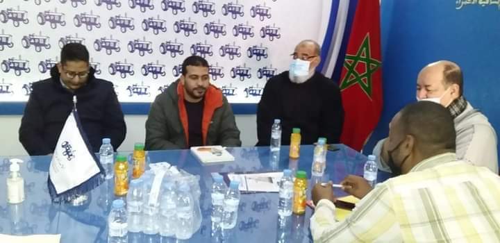 فريق المعارضة ببلدية العيون يعقد لقاءا تواصليا مع متضررين من نزاعات مع شركة العمران