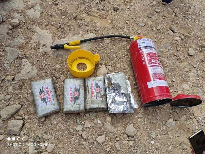 إجهاض عملية للتهريب الدولي للمخدرات القوية على متن شاحنة للنقل الدولي للبضائع، وحجز أربعة (04) كيلوغرامات و370 غراما من مخدر الكوكايين