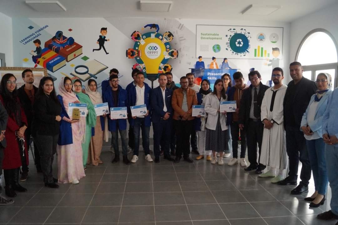طرفاية: خلية English club بالمعهد المتخصص في مهن الطاقات المتجددة بطرفاية تنظم مسابقة Tarfaya talk لفن الخطابة باللغة الإنجليزية