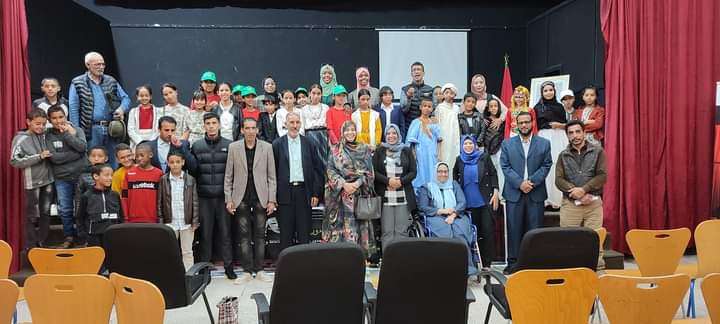 بوجدور الافتتاح الرسمي لفعاليات مهرجان مسرح الطفل في دورته الاولى تحت شعار ثقافة المواطنة أساس للتنمية الذاتية .