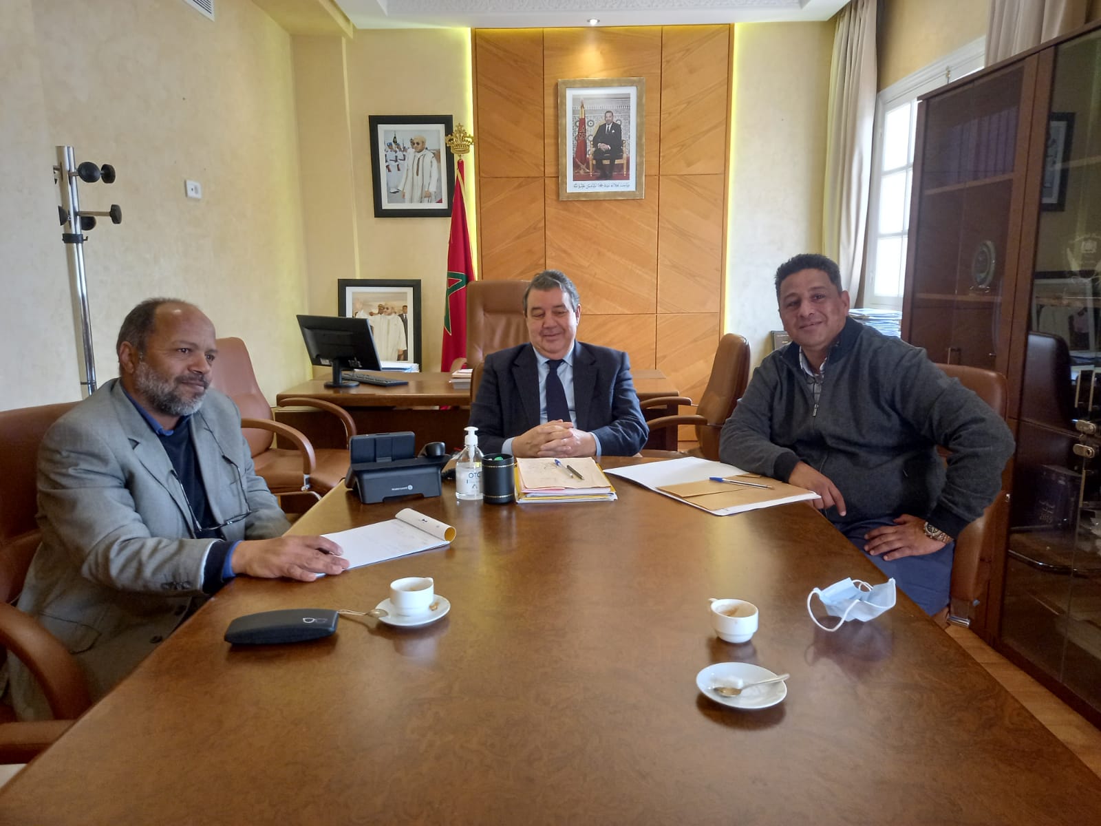 الكاتب الإقليمي للحزب بمدينة العيون السيد مولود اجف يعقد لقاء عمل مع السيد السنتيسي ادريس