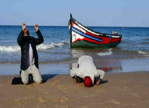 العيون تستقبل أزيد من 160 مهاجر غير شرعي عبر النقل الجوي