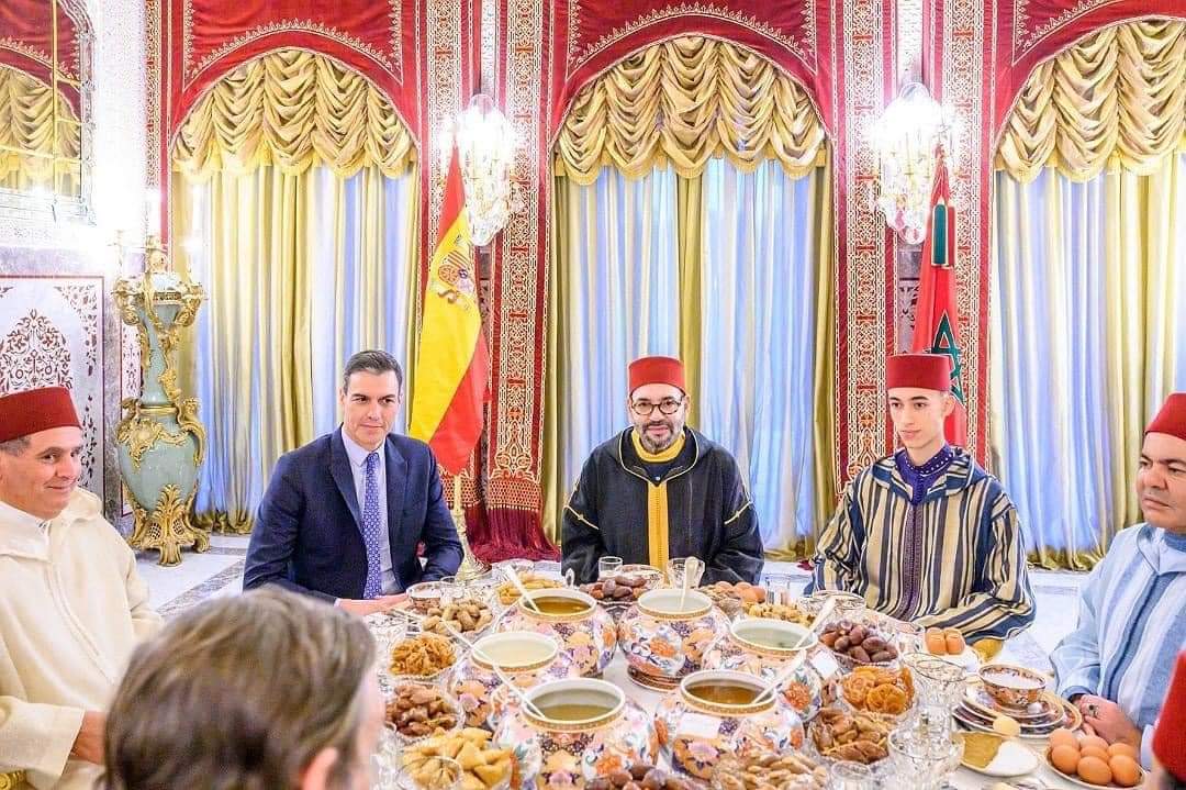 الملك محمد السادس يقيم مادبة إفطار على شرف رئيس حكومة اسبانيا