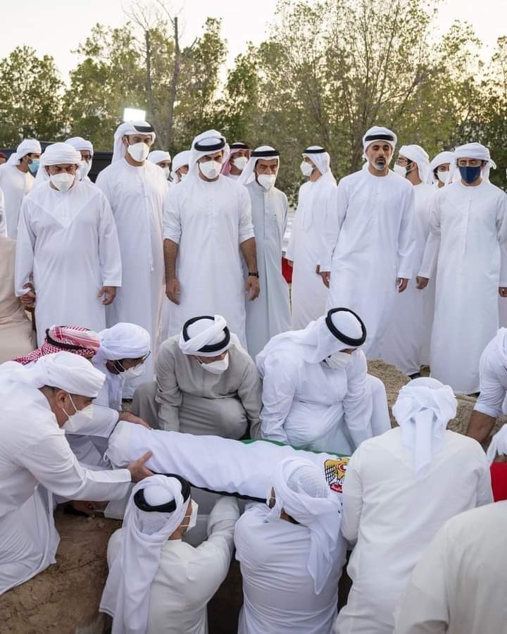 جثمان الشيخ خليفة بن زايد آل نهيان يوارى الثرى بمقبرة البطين بأبوظبي
