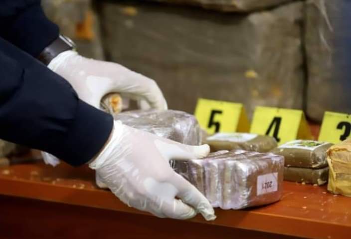 ميناء الدار البيضاء.. فتح بحث قضائي لتوقيف المتورطين في محاولة تهريب ثلاثة أطنان و206 كلغ من مخدر الشيرا