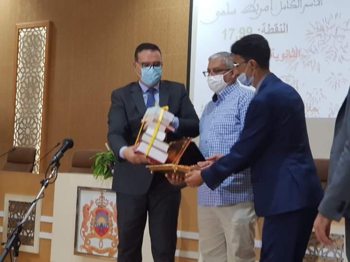 السيد إبراهيم ابن ابراهيم عامل إقليم بوجدور يترأس بالقاعة الكبرى التابعة للعمالة حفل التميز الإقليمي المنظم على شرف التلميذات والتلاميذ المتفوقين برسم الموسم الدراسي 2022/2021