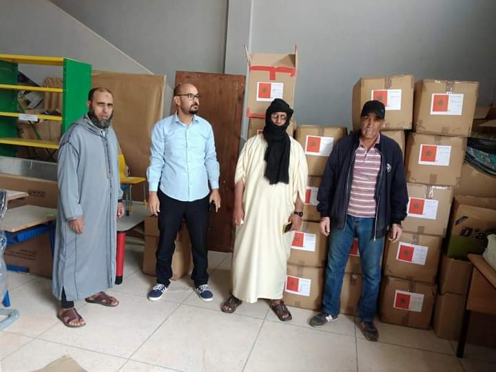 بوجدور… تسلم دفعة المحافظ المدرسية