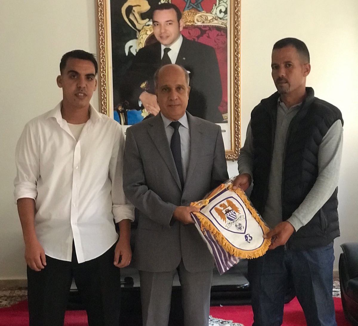 عامل إقليم السمارة السيد حميد نعيمي يسقبل رئيس جمعية الشباب السمارة الكرة القدم داخل القاعة