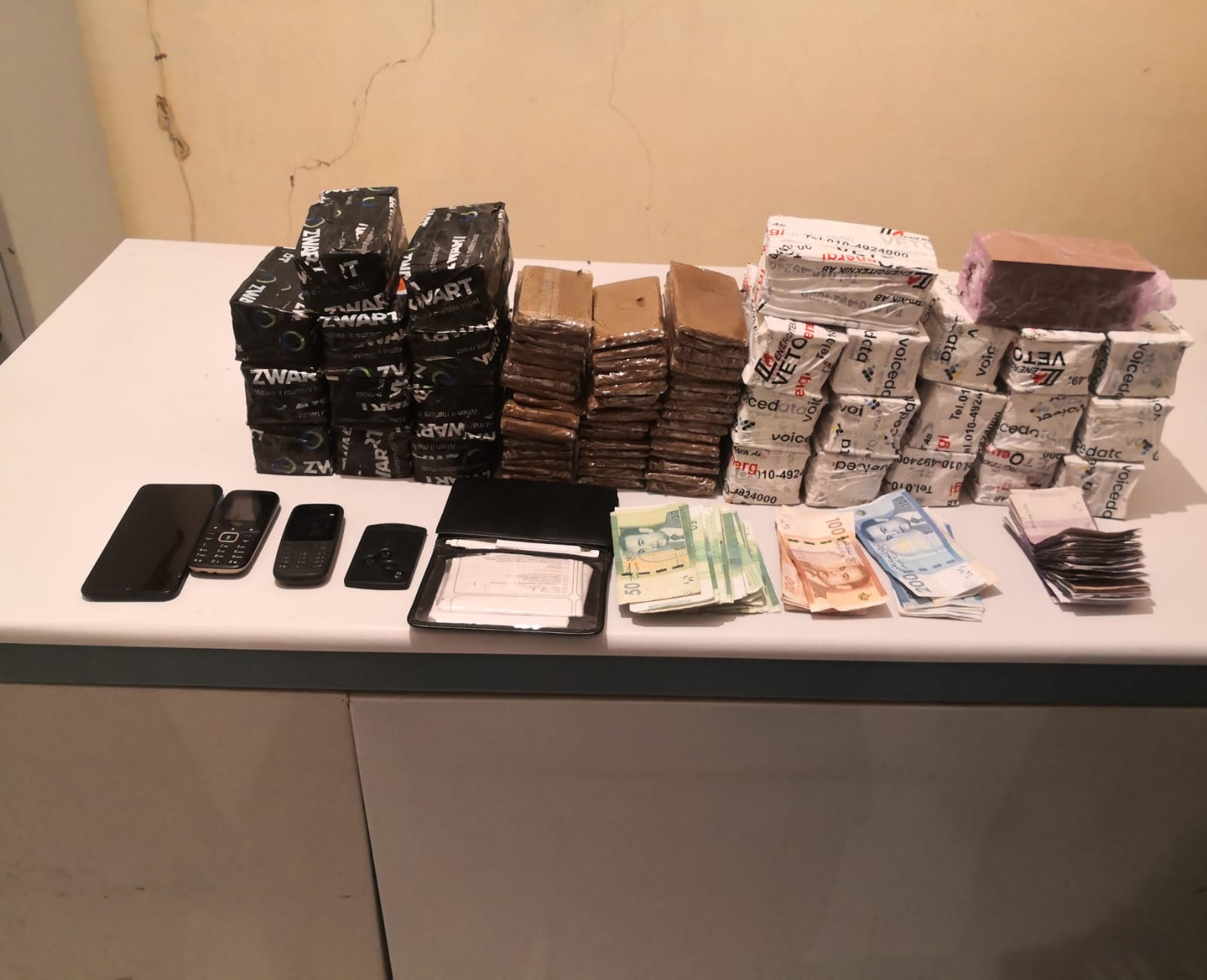 السمارة توقيف شخص لاشتباه تورطه في قضية تتعلق بالحيازة والاتجار في مخدر الشيرا