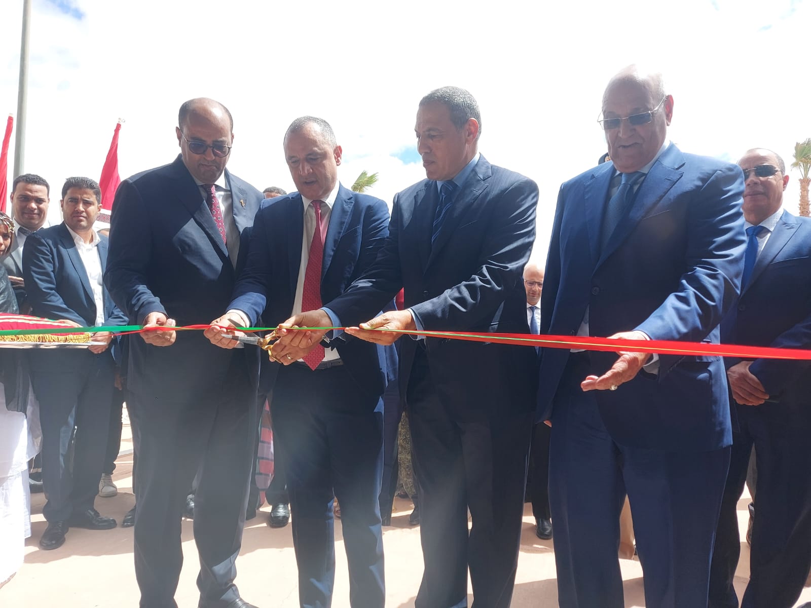 وزير التجارة والصناعة رياض مزور يقوم بزيارة لمجموعة من الأوراش التنموية بالعيون والمرسى