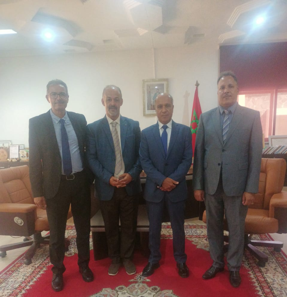 تسليم المهام بين السيد عالي الطيار المندوب السابق لقطاع التعاون الوطني بالسمارة والسيد المنسق الجهوي السيد ابا حازم طالب بويا في انتظار تعيين مندوب جديد