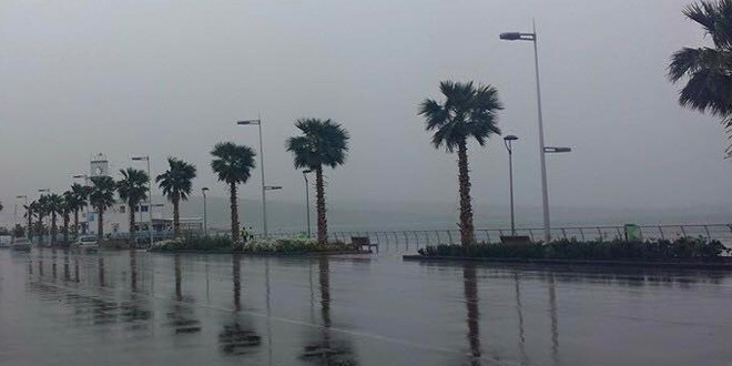 زخات رعدية محليا قوية مرتقبة يومي الخميس والجمعة بإقليمي وادي الذهب وأوسرد