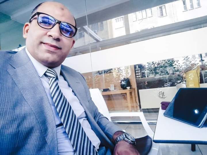 كفى من جعل الأغبياء مشاهير  بقلم عادل بن الحبيب