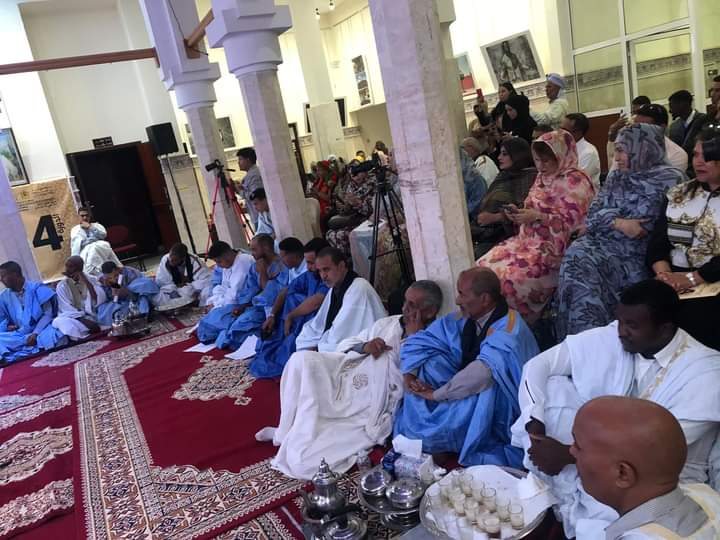 انطلاق الجلسة الشعرية الاولى من برنامج فعاليات مهرجان القصيدة البدوية الحسانية في نسخته الرابعة المنظم من 11الى 13نونبر 2022بدار الثقافة ام السعد احتفالا بالذكرى 47للمسيرة الخضراء المظفرة والذكرى 67لعيد الاستقلال المجيد