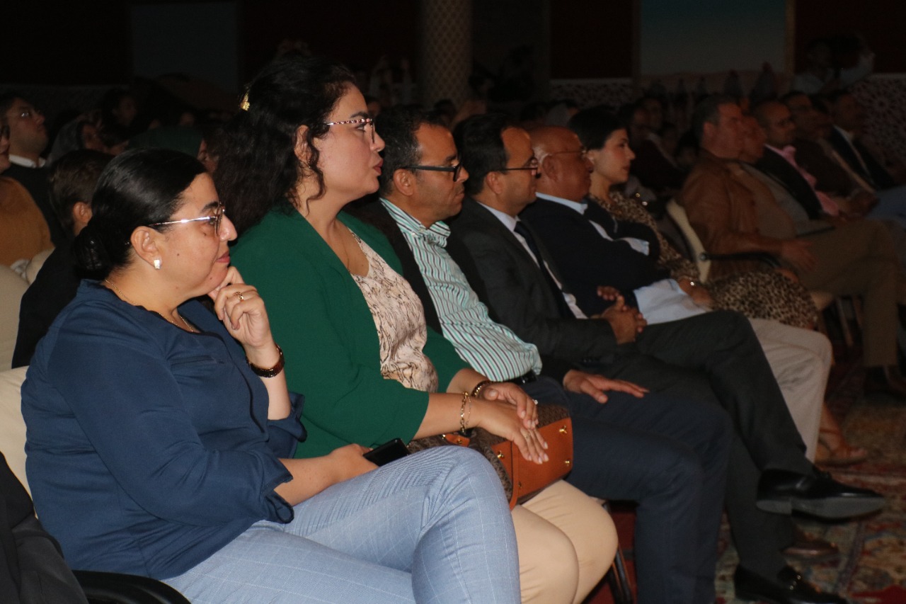 بالفيديو عرض مسرحية سرح مجنونك بالعيون