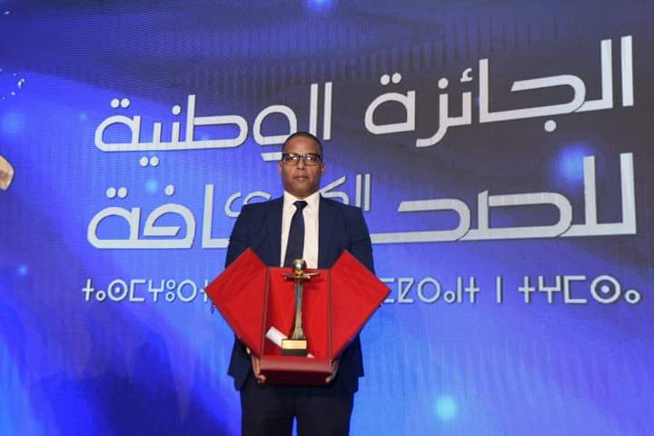 لحسن بوجدور المخرج بقناة العيون يفوز بالجائزة الوطنية الكبرى للصحافة صنف الانتاج الحساني