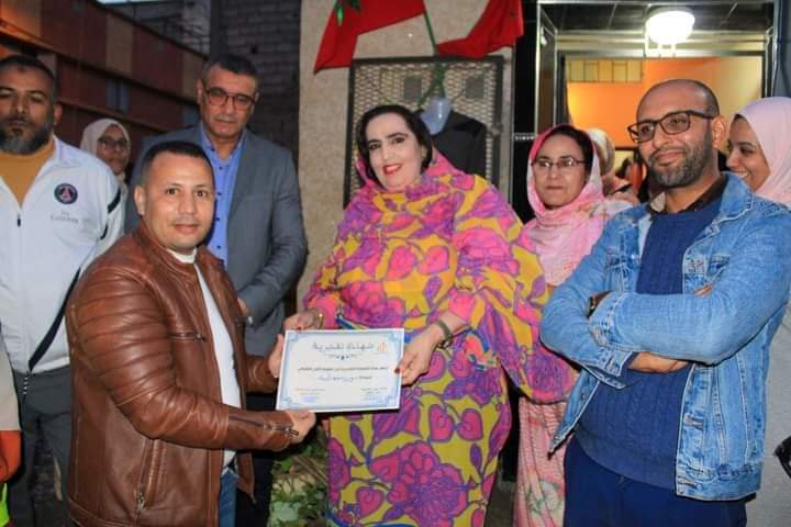 السيدة فطيمتوا زعمة نائبة رئيس مجلس عمالة سلا تقوم بزيارة تفقدية لمقر تعاونية الأمل الفقيهي للصناعة التقليدية والعصرية