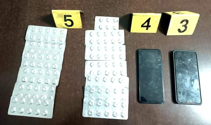 أمن مكناس يتمكن من توقيف شخصين للاشتباه في تورطهما في قضية تتعلق بحيازة وترويج أدوية مهربة