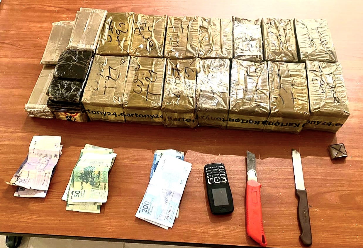 المرسى : توقيف شخصين لاشتباه تورطهما في قضية تتعلق بالحيازة والاتجار في مخدر الشيرا واستهلاكه