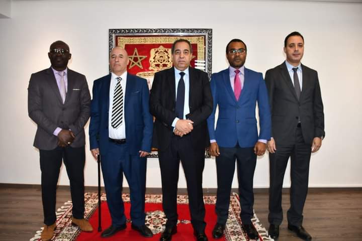 عبدالله امبيركات “يستقبل وفد هام من قناصلة الدول الإفريقية لتعريفهم بالمؤهلات التي تزخر بها اقليم طرفاية و جماعة الدورة