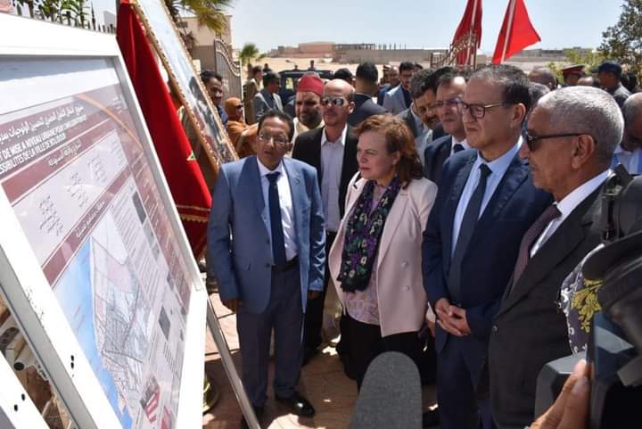 بوجدور : الوزيرة عواطف حيار والوفد المرافق لها يزورون مجموعة من المراكز