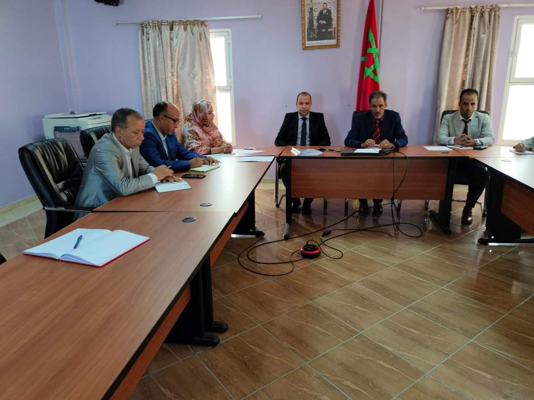 المدير الجهوي للتربية والتكوين يشرف على عملية تسليم وتسلم المهام بين المدير الاقليمي المكلف والمديرة الإقليمية المعينة حديثا