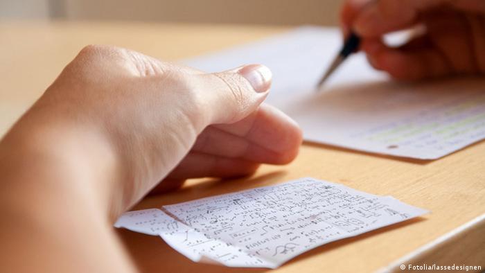 العيون وجرسيف : توقيف ثلاثة أشخاص متلبسين بحيازة وترويج معدات وتجهيزات إلكترونية مهربة