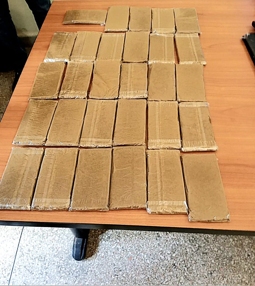 الداخلة : توقيف شخصين لاشتباه تورطهما في قضية تتعلق بالحيازة والاتجار في مخدر الشيرا