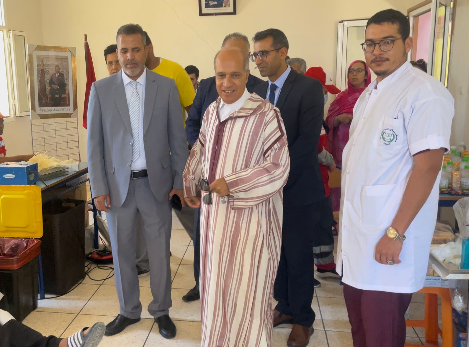 عامل اقليم السمارة يقوم بزيارة لفضاء حملة طبية للتبرع بالدم