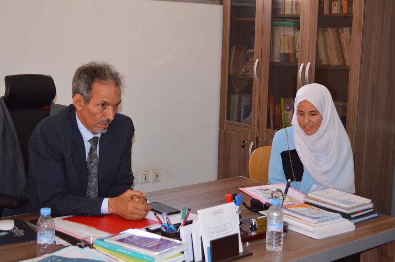 مدير اكاديمية التربية والتكوين العيون الساقية الحمراء يستقبل التلميذة الحاصلة على اعلى نقطة من اخفنير