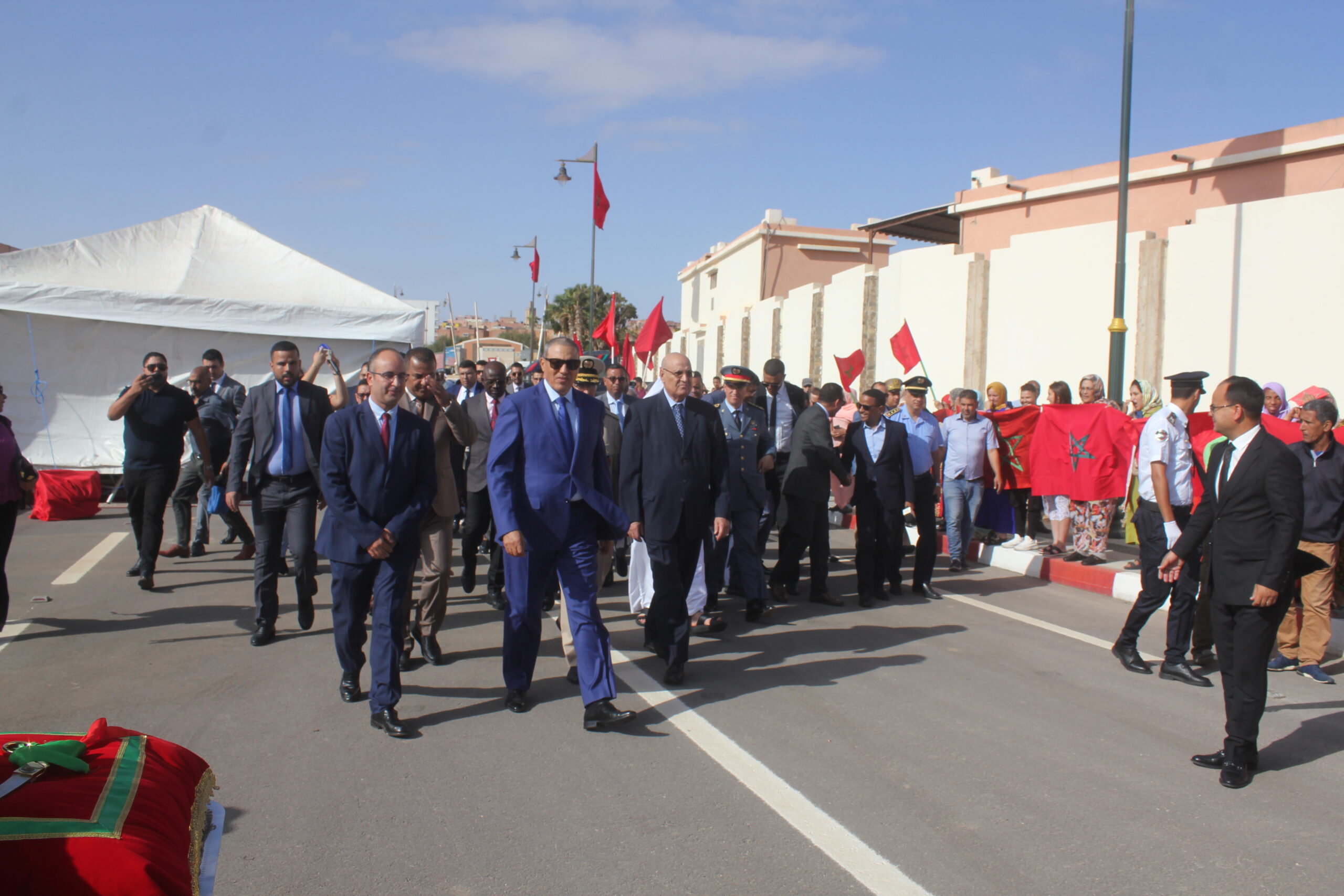 والي ولاية جهة العيون الساقية الحمراء يشرف على التدشين الرسمي لقنطرة