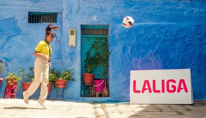 حملة ترويجية للشعار الجديد للدوري الإسباني من أزقة مدينة شفشاون المغربية