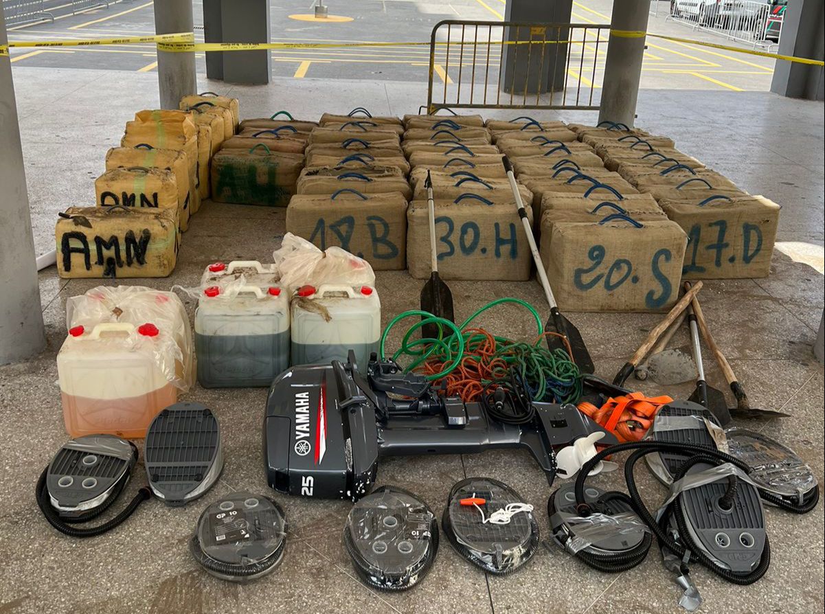 إحباط محاولة للتهريب الدولي للمخدرات عبر المسالك البحرية وحجز طن و863 كيلوغرام من مخدر الشيرا