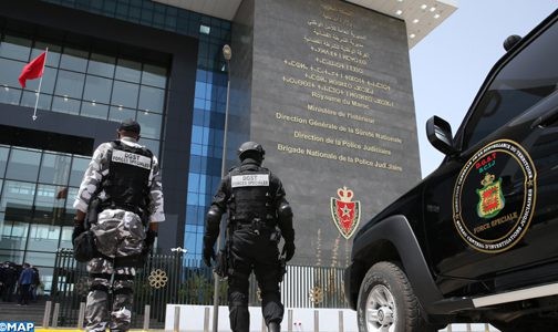 الحكم بعقوبة الإعدام والمؤبد بحق المتهمين بقتل والتمثيل بجثة شرطي أثناء مزاولته لمهامه