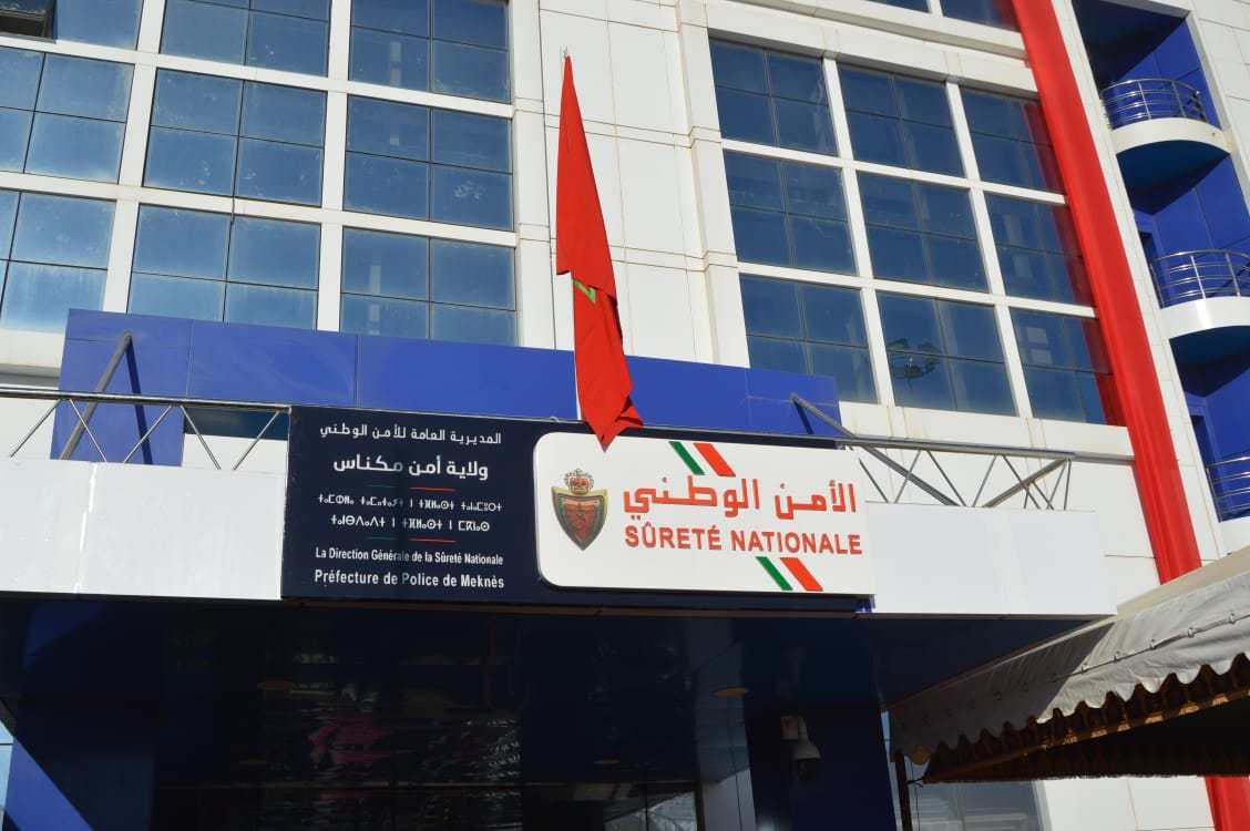 توقيف شخص وذلك للاشتباه بتورطه في ارتكاب سرقة من داخل وكالة لتحويل الأموال