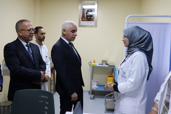 بالصور : وزير الصحة والحماية الاجتماعية يعطي انطلاقة خدمات 9 منشآت صحية بجهة العيون الساقة الحمراء