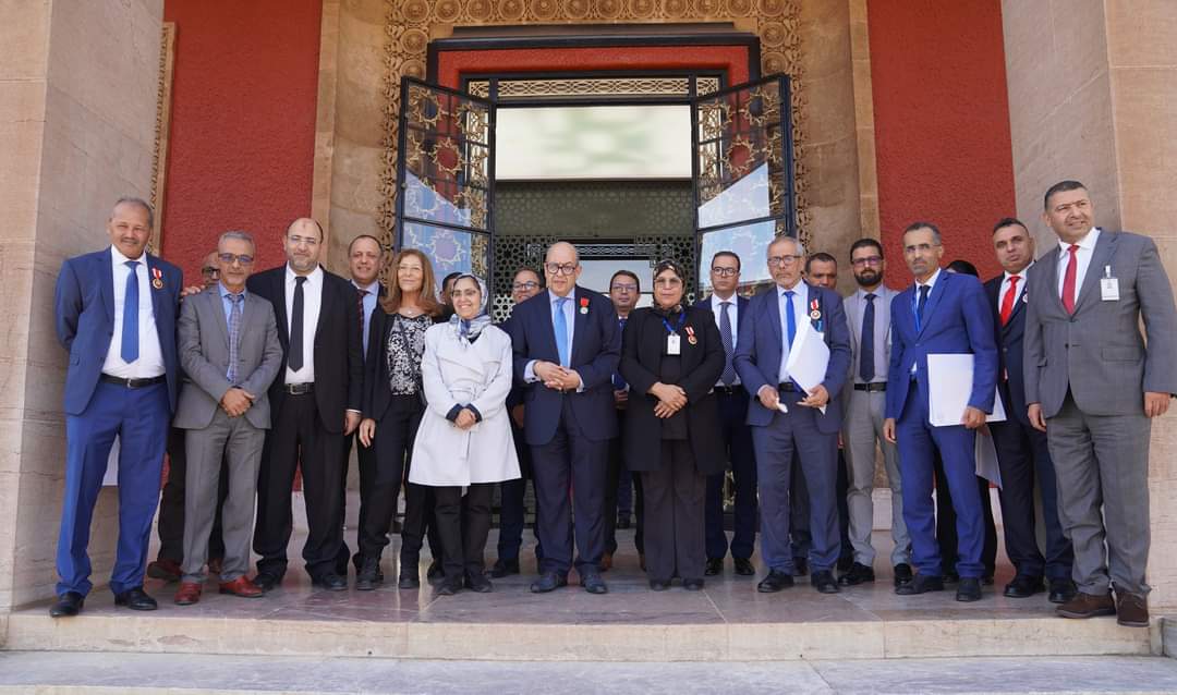 رئيس مجلس النواب يشرف على توشيح عدد من موظفات وموظفي المجلس بأوسمة ملكية شريفة