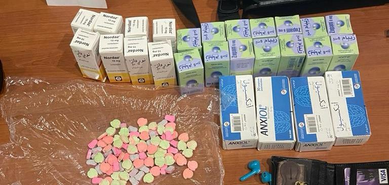 توقيف شخص وهو في حالة تلبس بحيازة 878 قرص طبي مخدر
