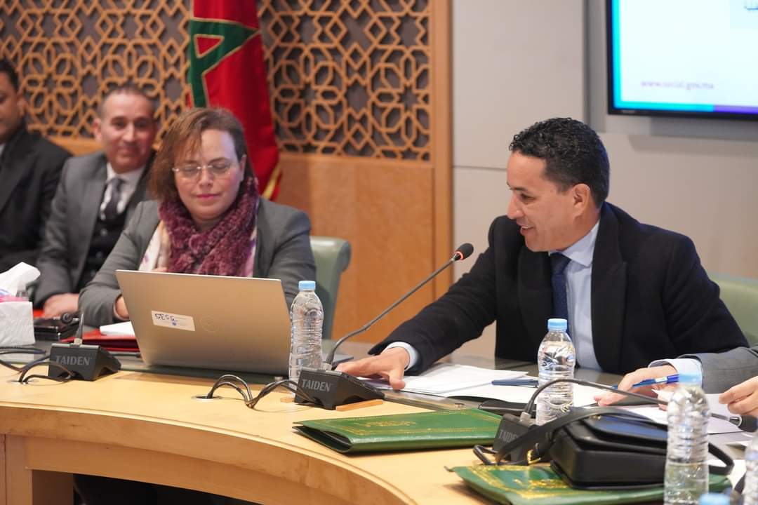 لجنة القطاعات الاجتماعية تناقش موضوع “التدابير والإجراءات المزمع اتخاذها لضمان استفادة الأسر المتضررة”