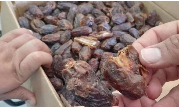 حجز كمية من التمور والفواكه الجافة غير الصالحة للاستهلاك بالمدينة العتيقة بمدينة مراكش