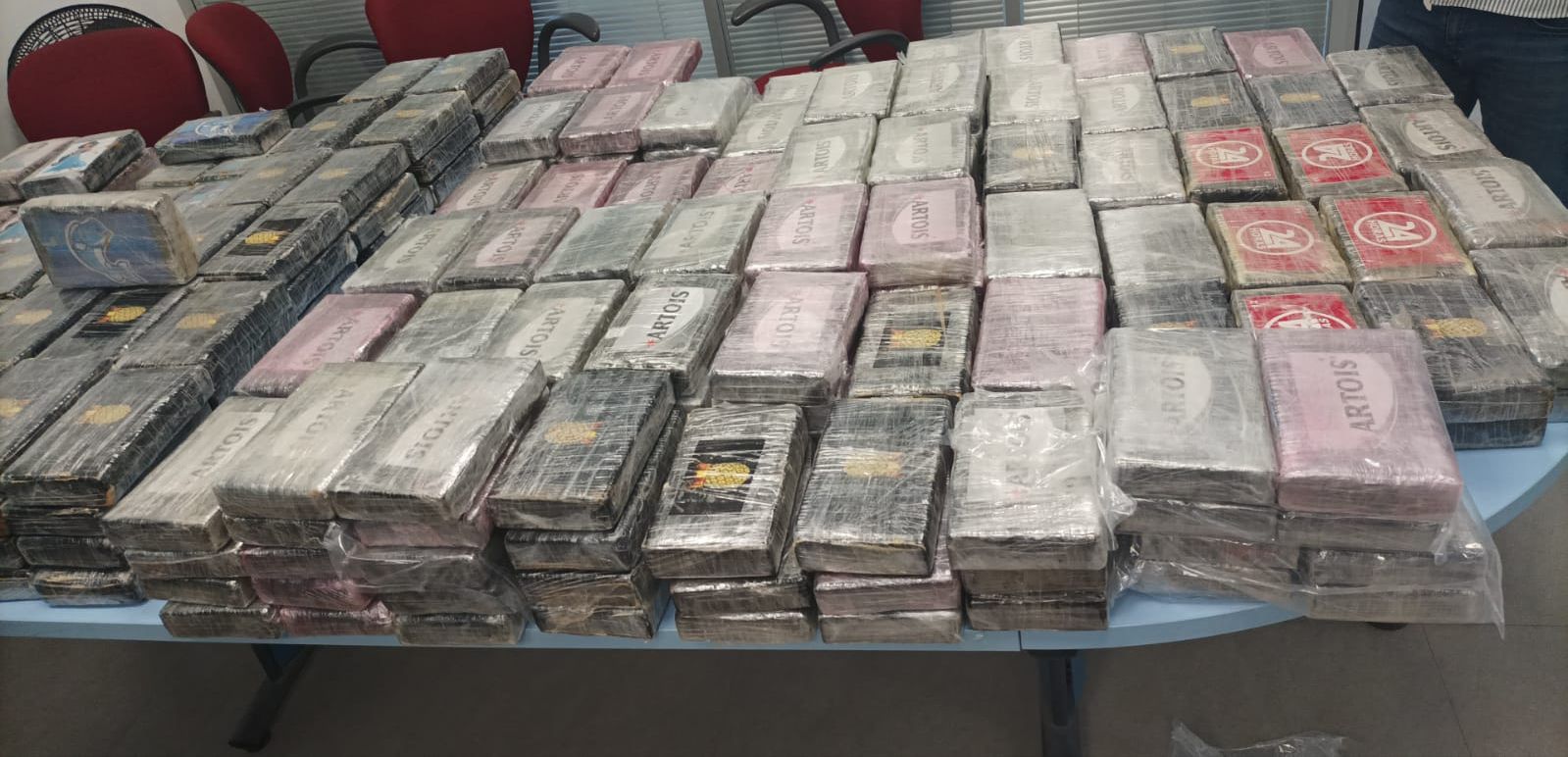 الداخلة : إحباط عملية للتهريب الدولي لشحنة كبيرة من المخدرات القوية، وحجز 362 كيلوغراما و950 غراما من مخدر الكوكايين