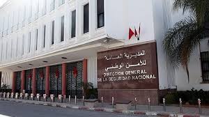 القبض على “نصاب خطير” ينتحل صفة شرطي بحوزته مسدس بلاستيكي وأصفاد حديدية وجهاز لاسلكي