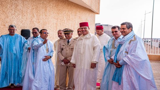 عامل إقليم بوجدور يتقاسم فرحة العيد مع أطفال مركز للا أمينة
